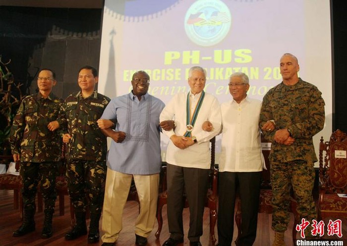 Ngày 5/4/2013, Mỹ-Philippines mở màn cuộc diễn tập quân sự liên hợp cỡ lớn thường niên Balikatan